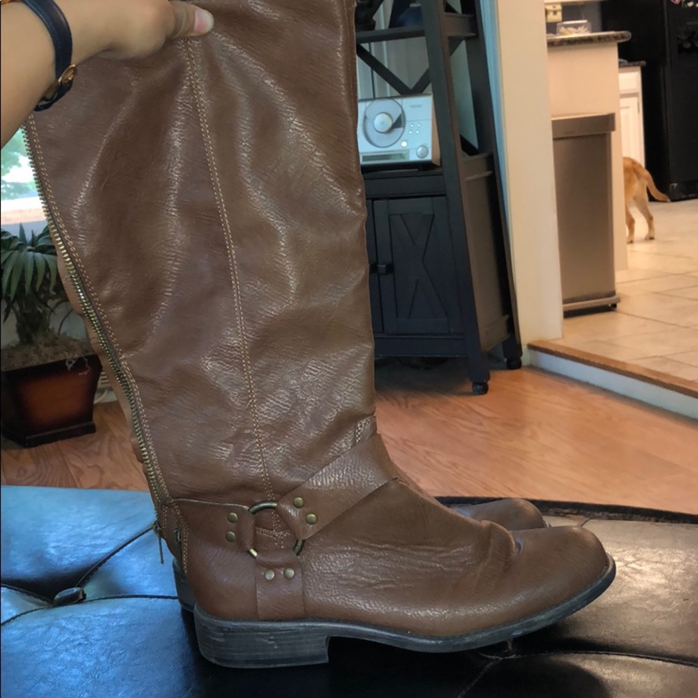 Knee-high zip-up boots